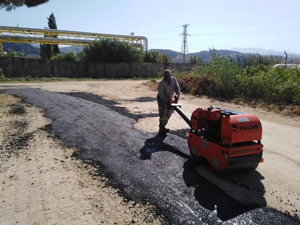 Fen İşleri Müdürlüğüne bağlı ekiplerimiz ilçemizin farklı noktalarında çalışmalarına bir program dahilinde devam ediyor.