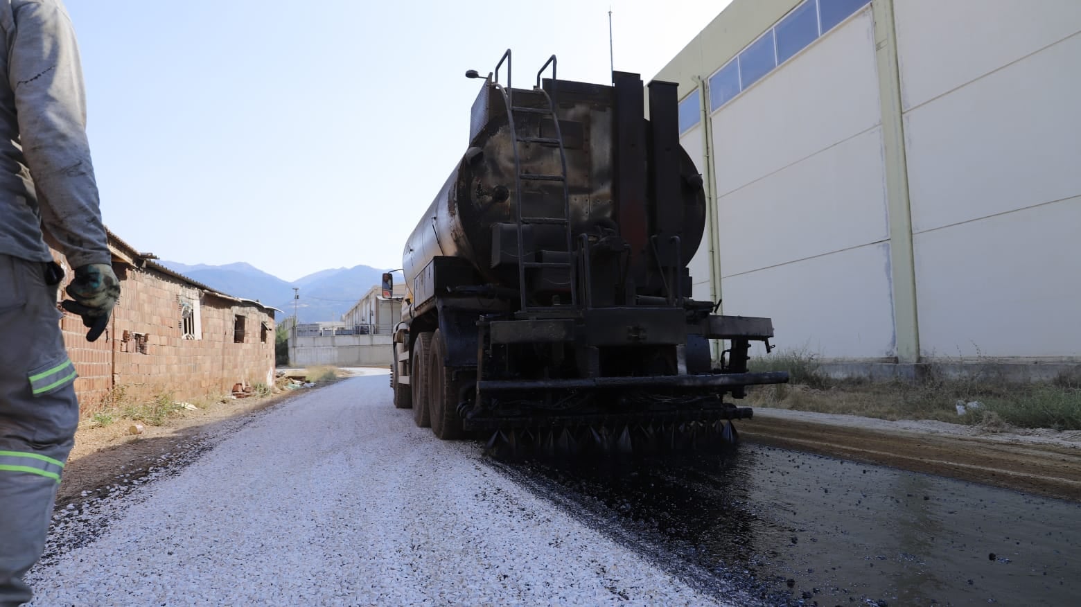 Fen İşleri Müdürlüğüne bağlı ekiplerimiz ilçemizin merkez ve kırsal mahallelerinde çalışmalarını aralıksız sürdürüyor