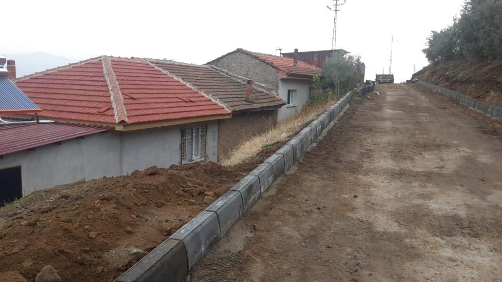 Fen İşleri Müdürlüğüne bağlı ekiplerimiz, Şeyhsinan Hacıbey Soğuksu Yeşilyurt  Esentepe Mahallelerimizde bordür, asfalt yama, beton yol ve kilit parke tamiratlarına devam ediyor.