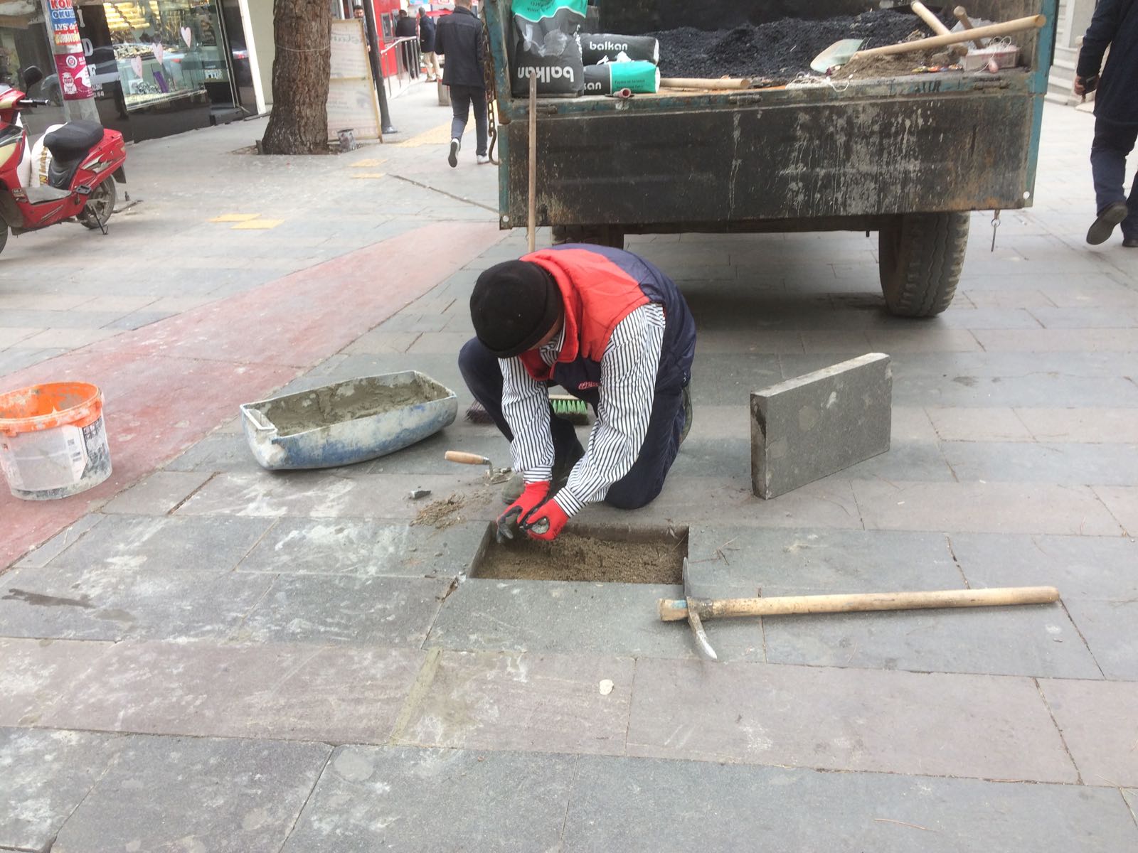 Fen İşleri Tam Zamanlı Çalışıyor