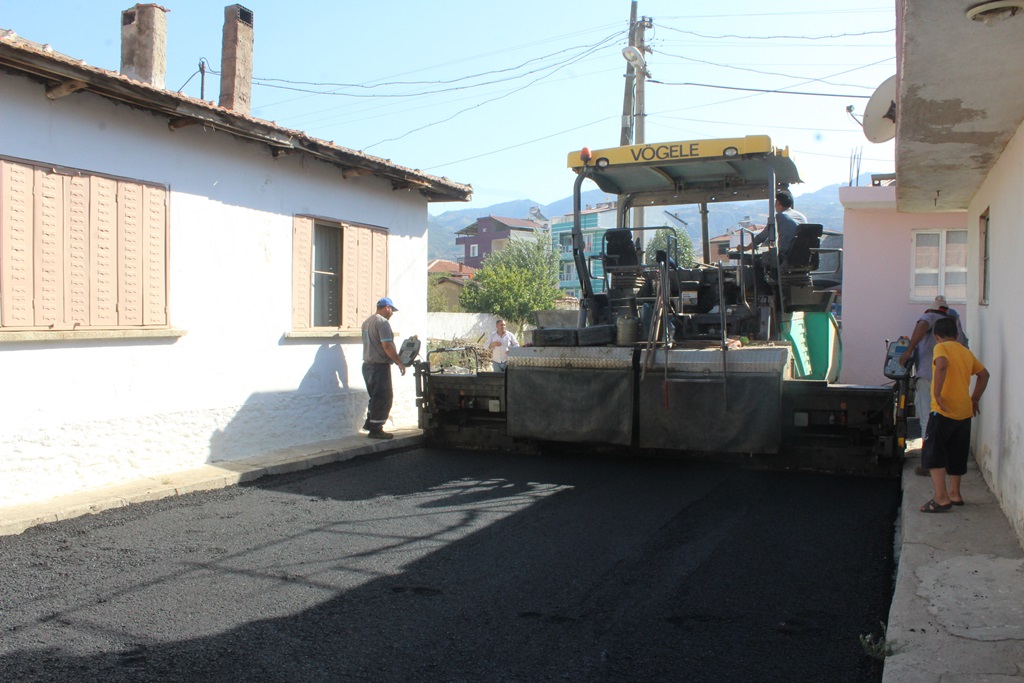 Hacıbey Mahallesine 2000 M2lik Sıcak Asfalt