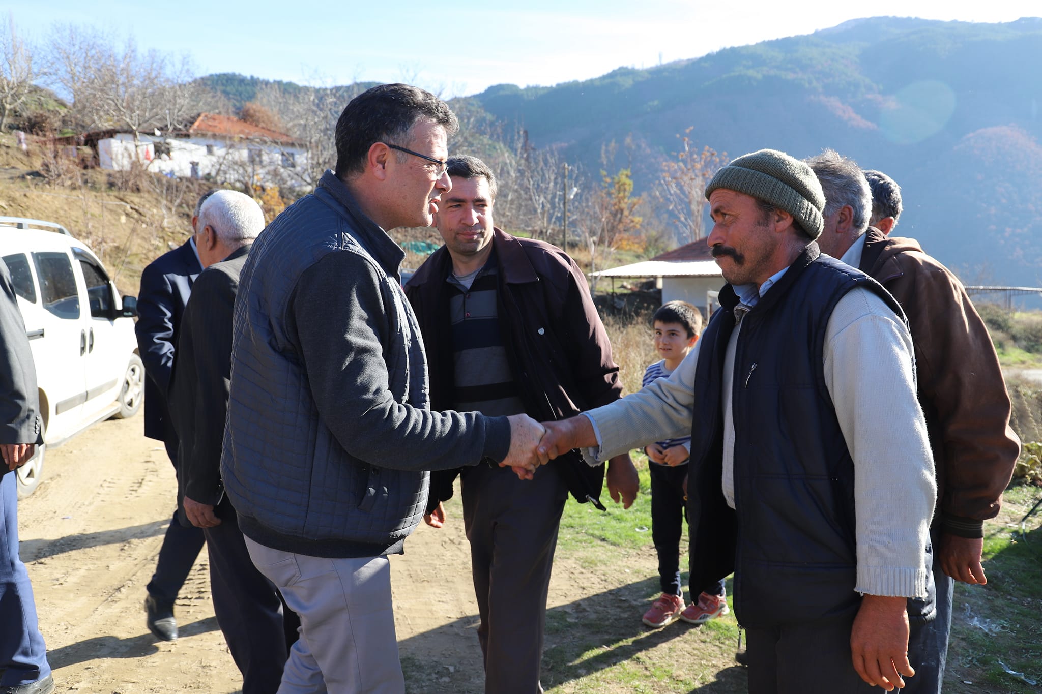 Hafta sonu programlarımızda Horzumkeseler Mahallemizde 4800 m2lik alanda başlayan kilit parke döşeme çalışmalarını yerinde inceledik.Mahallemize hayırlı olsun 