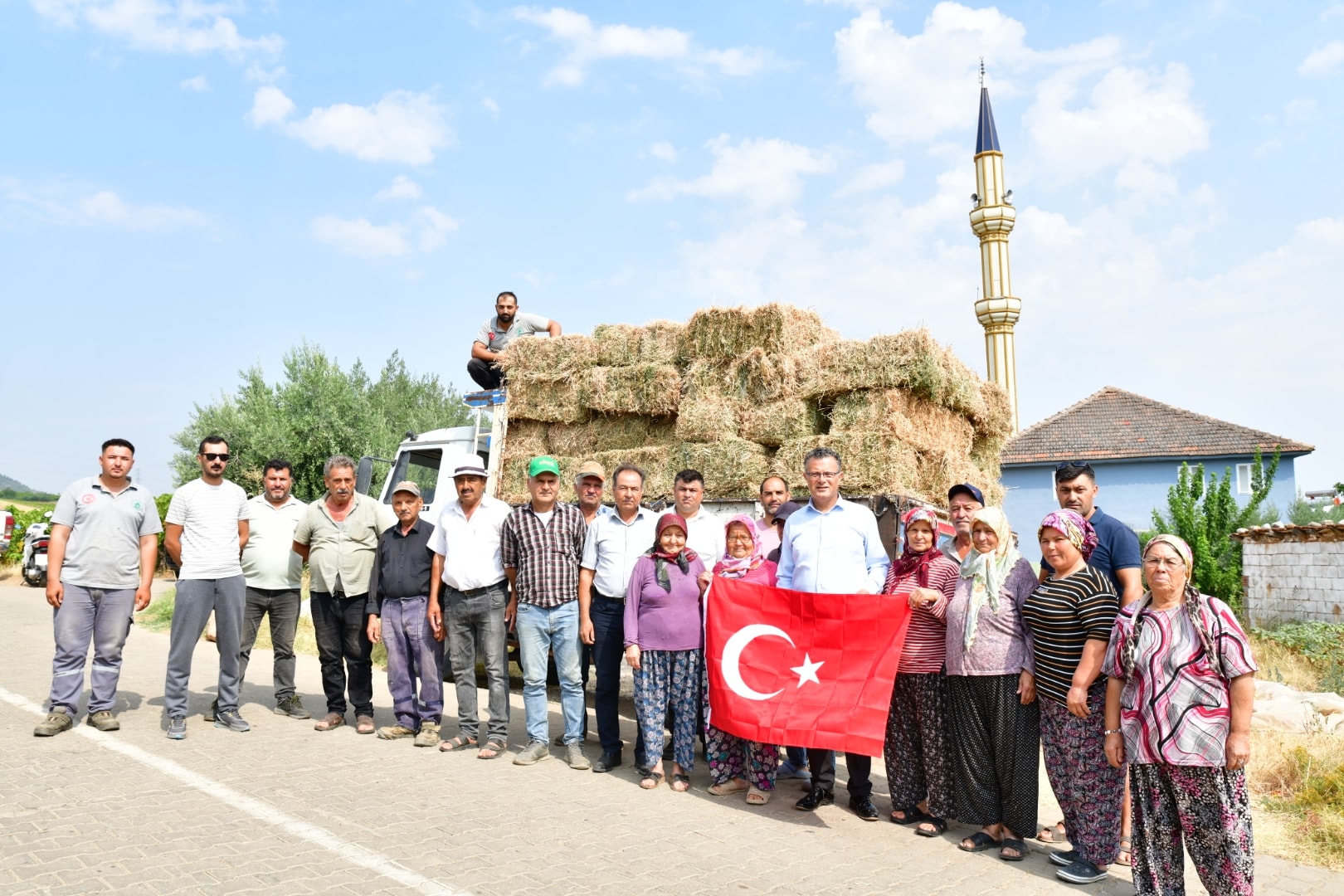  Hemşehrilerimize Ücretsiz Yonca Dağıtımı Gerçekleştirdik