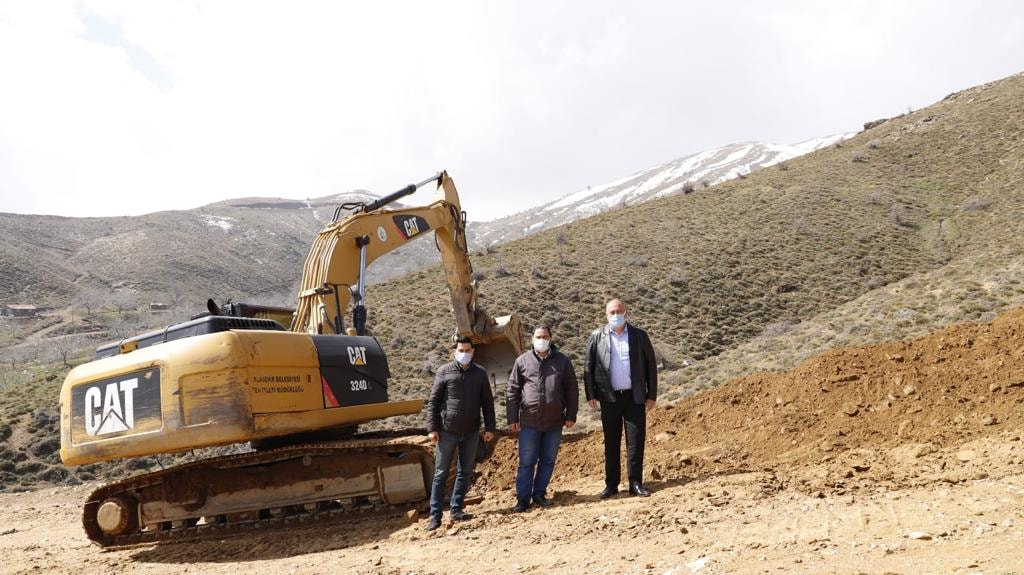 Horzumalayaka Mahallesinde Yol Açma Çalışmaları