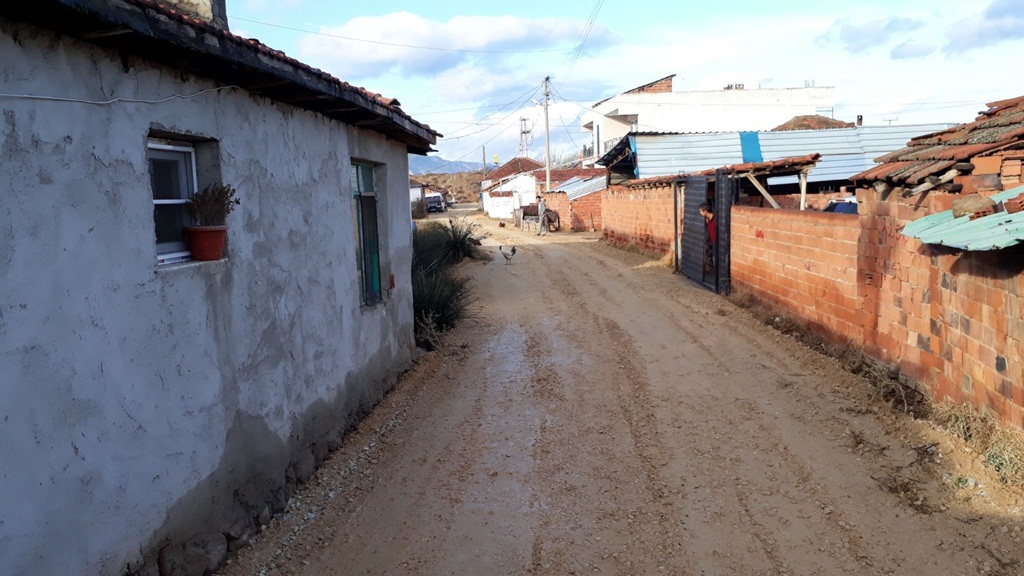 Ilıca Mahallemizde Yol Düzenleme Çalışmaları Başladı 