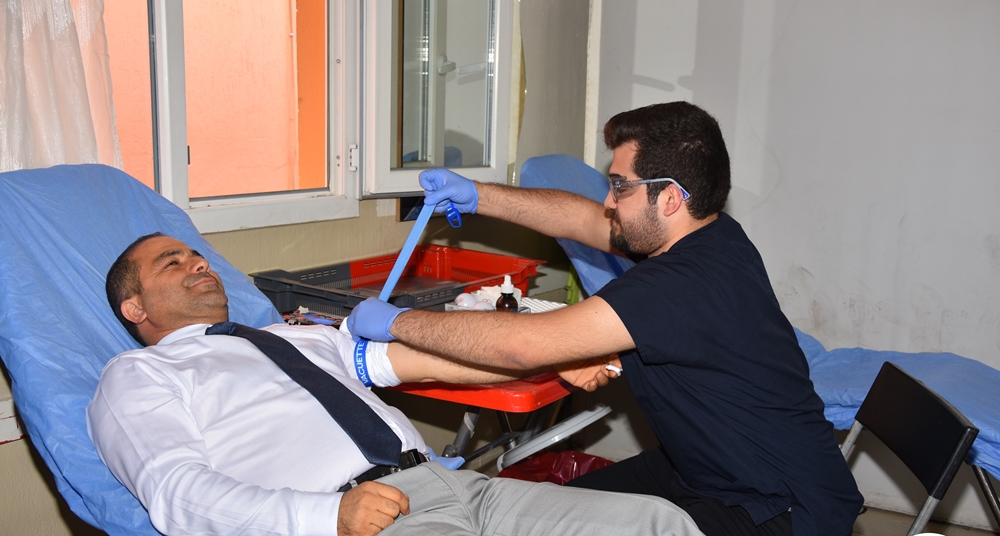 İlk kan Başkan Ali Uçak'tan