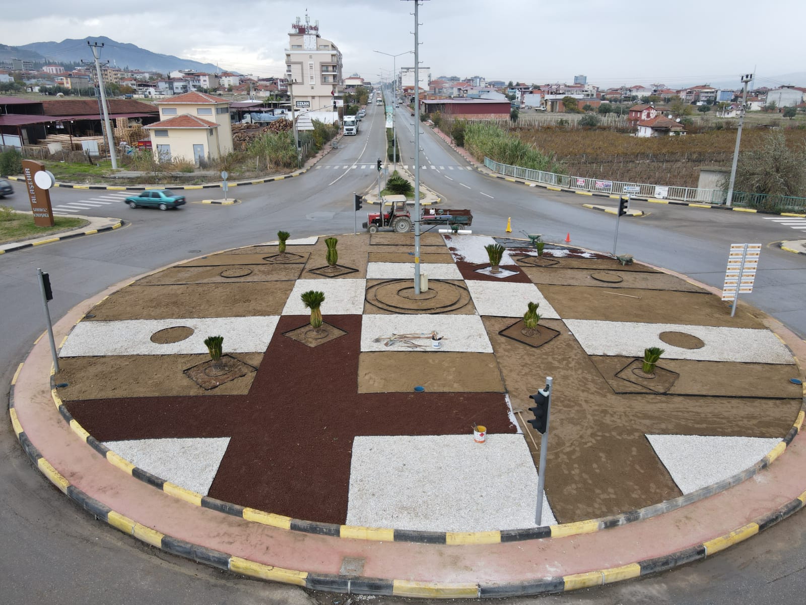 Kavşaklarımızda Peyzaj Düzenlemeleri Devam Ediyor 