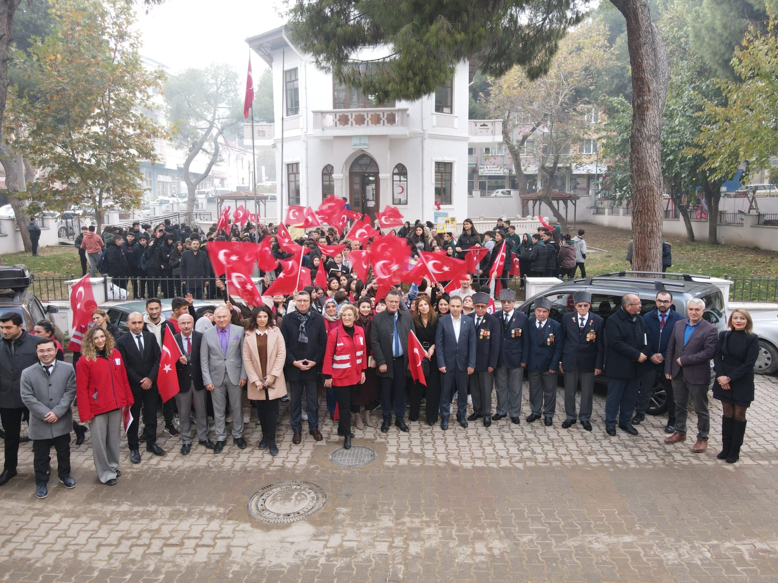 ''Kitap Okuma Farkındalık Yürüyüşü'' ve ''Yazar Okur Buluşması''na Katıldık 