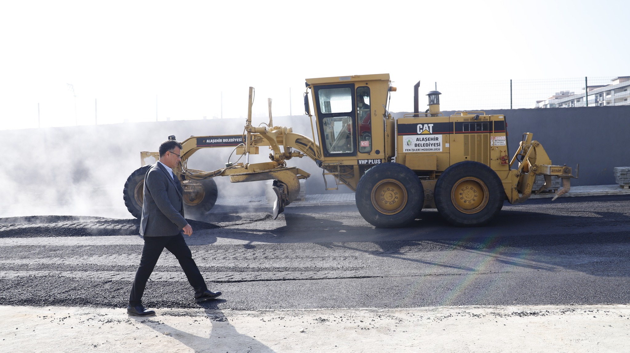 Kurtuluş Mahallemizde, yeni başladığımız otopark alanındaki asfalt çalışmalarını yerinde inceledik.