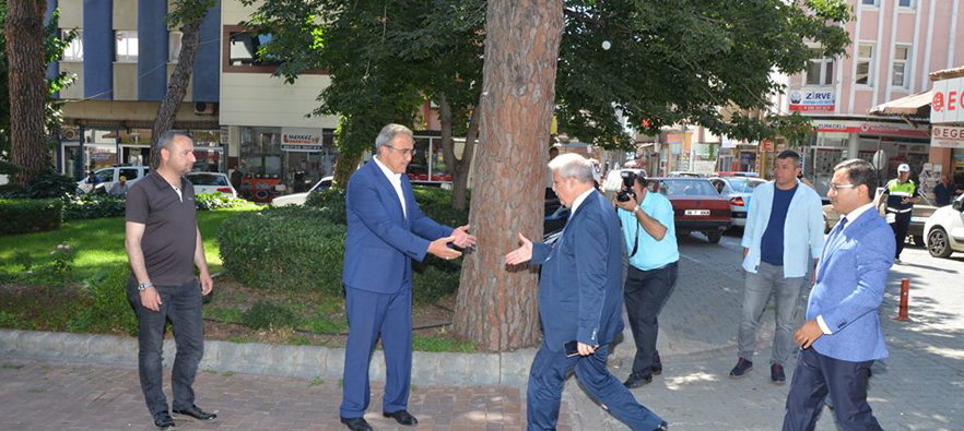 Manisa Valisi Mustafa Hakan Güvencer'den Başkan Karaçoban'a Taziye Ziyareti