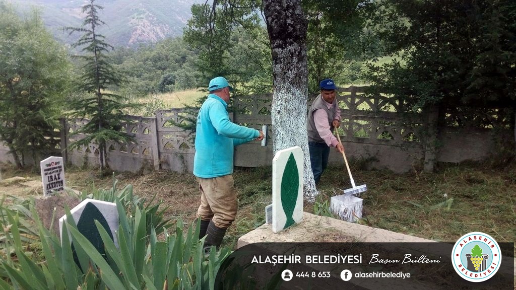 Mezarlıklarda Ramazan Bayramı Hazırlığı