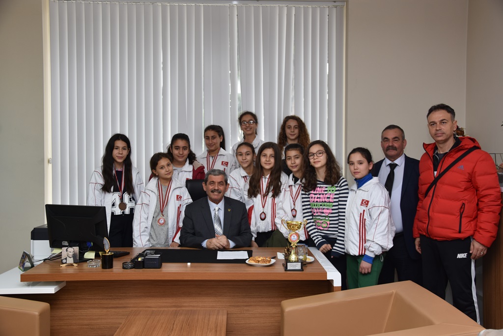 Minik Öğrencilerden  Halk Gününde Ziyaret