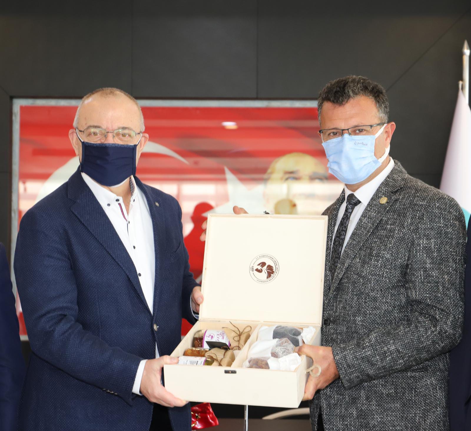 Muhtarlarımızla birlikte Manisa Büyükşehir Belediyesi Başkanı Cengiz Ergün'ü Ziyaret Ettik