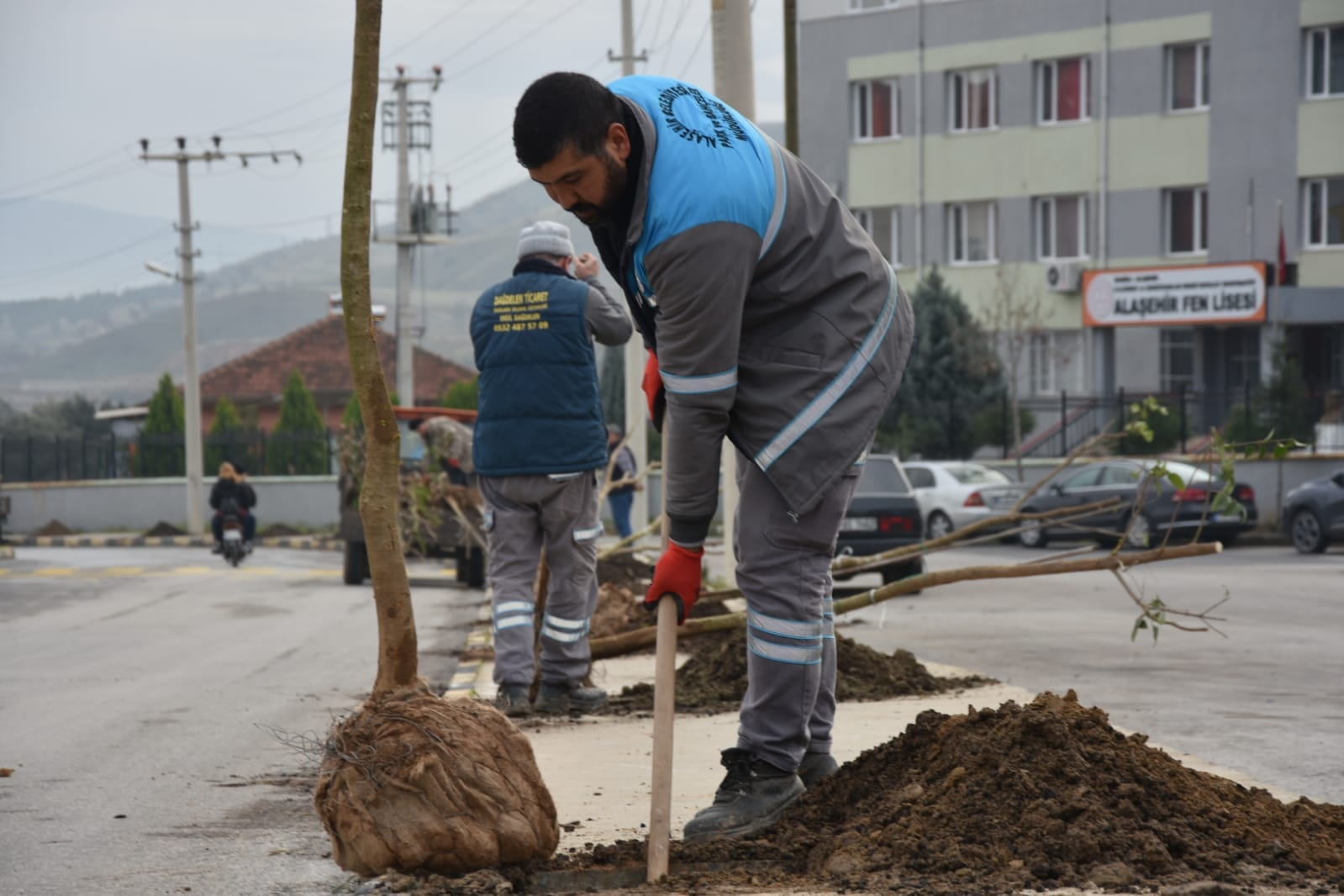 Park ve Bahçeler Müdürlüğüne bağlı ekiplerimiz, gelecek kuşaklara 