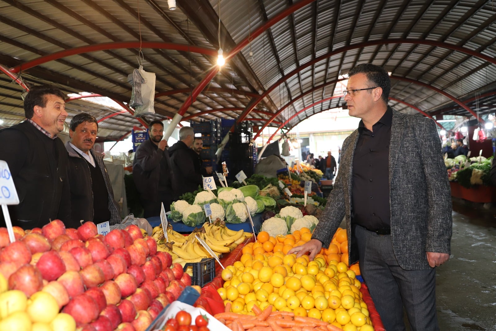 Salı Pazarında Manav Bölümündeki Esnaflarımızı Ziyaret Ettik