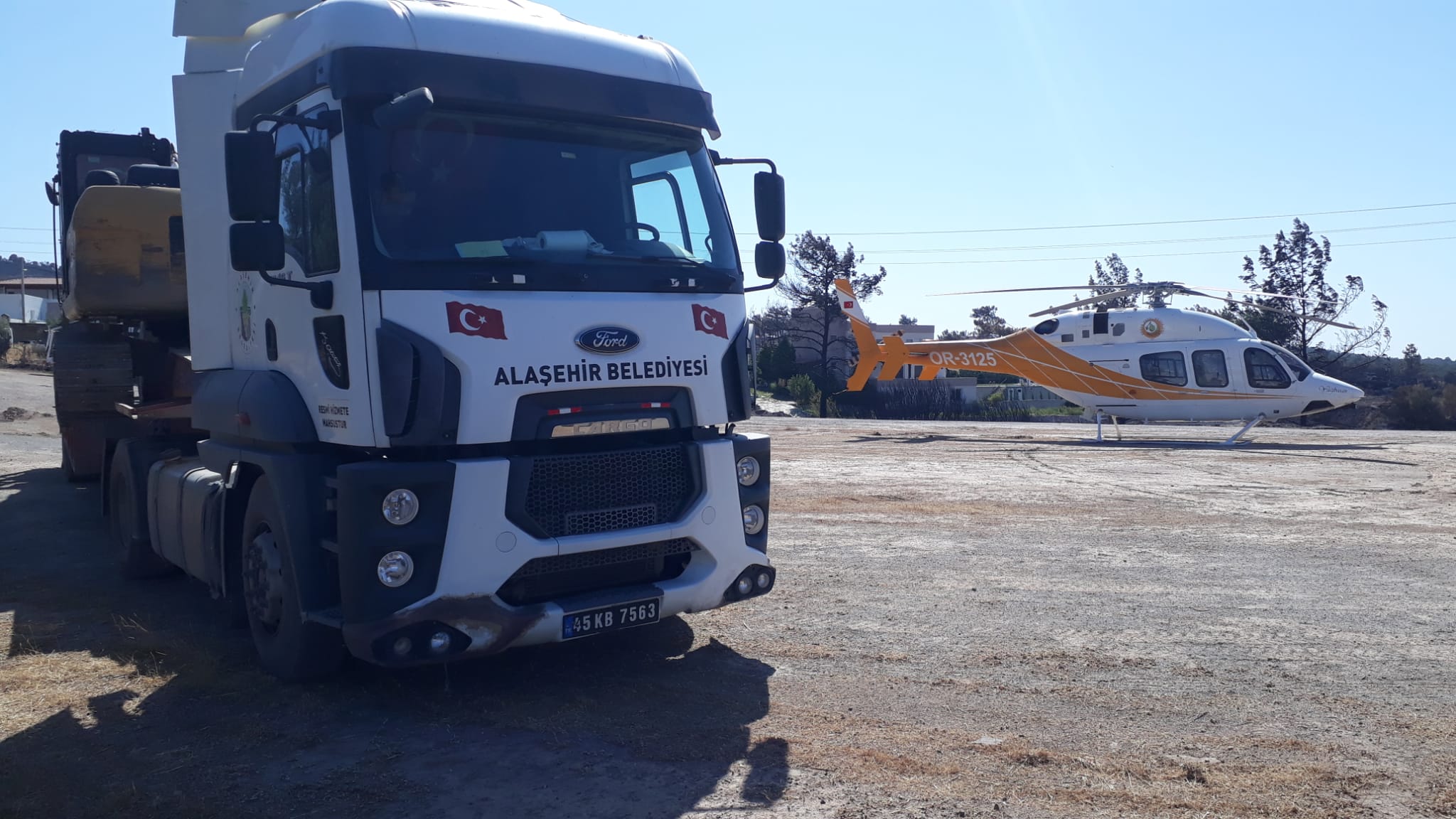 Sarıgöl-Denizli-Buldan sınırında meydana gelen yangın için Alaşehir Belediyesi araçlarımızı bölgeye gönderdik.