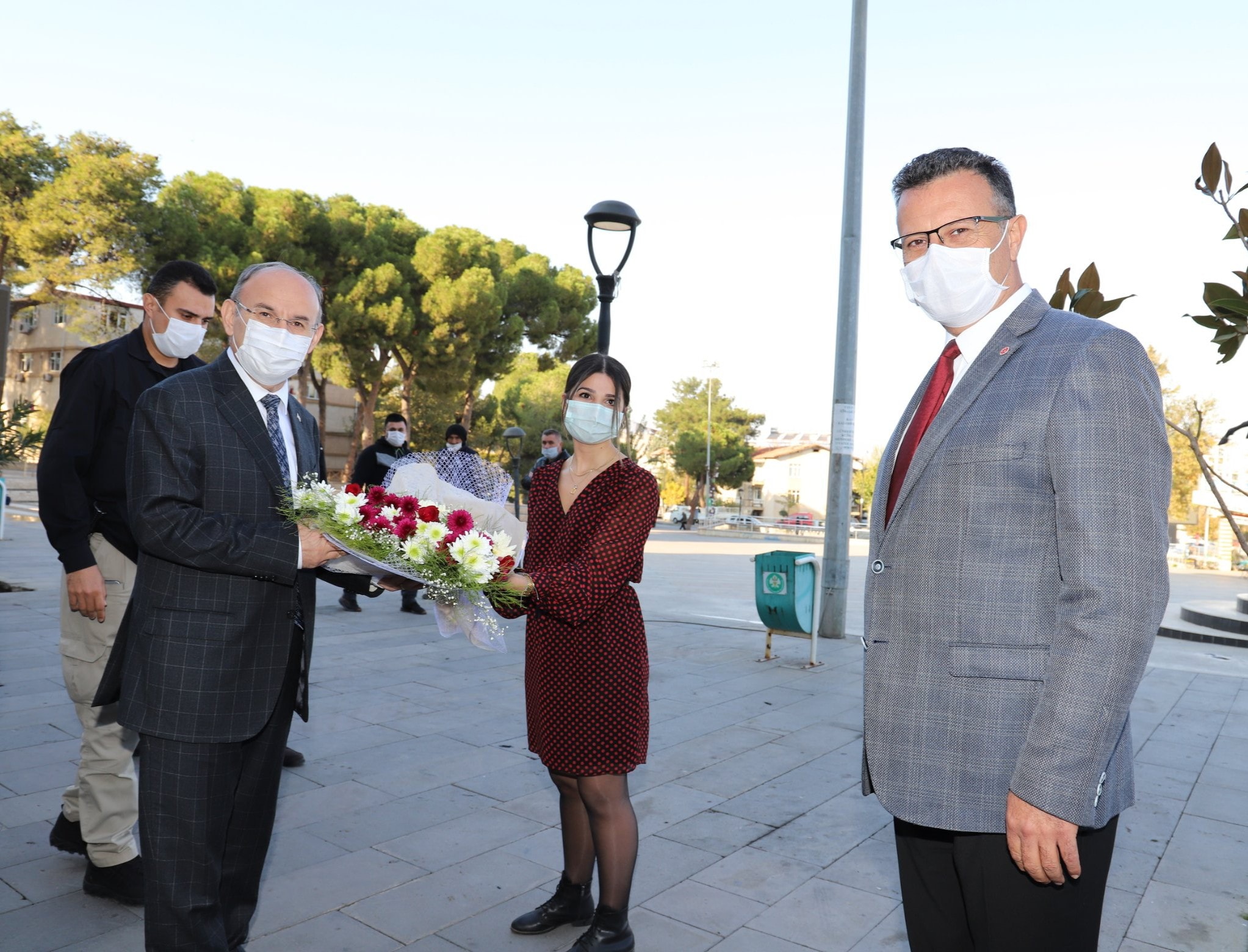 Sayın Valimiz Yaşar Karadeniz'i belediyemizde ağırladık.Nazik ziyaretleri için kendilerine teşekkür ederiz.