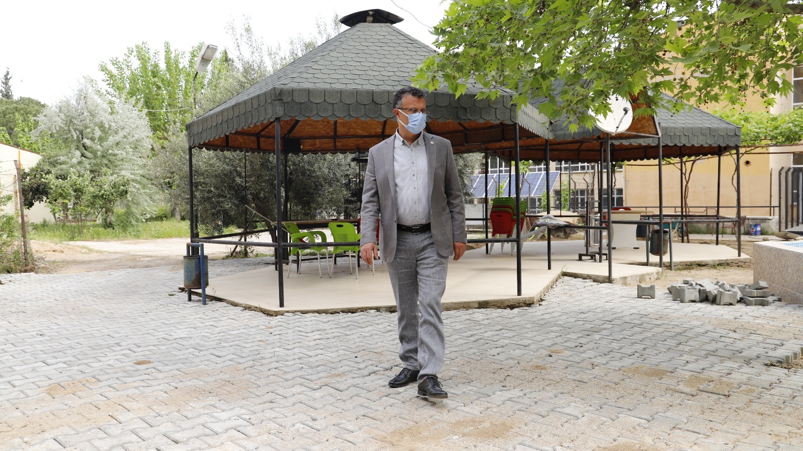 Şehit Evren Kara Mesleki ve Teknik Anadolu Lisesindeki Kilit Parke Döşeme Çalışmaları