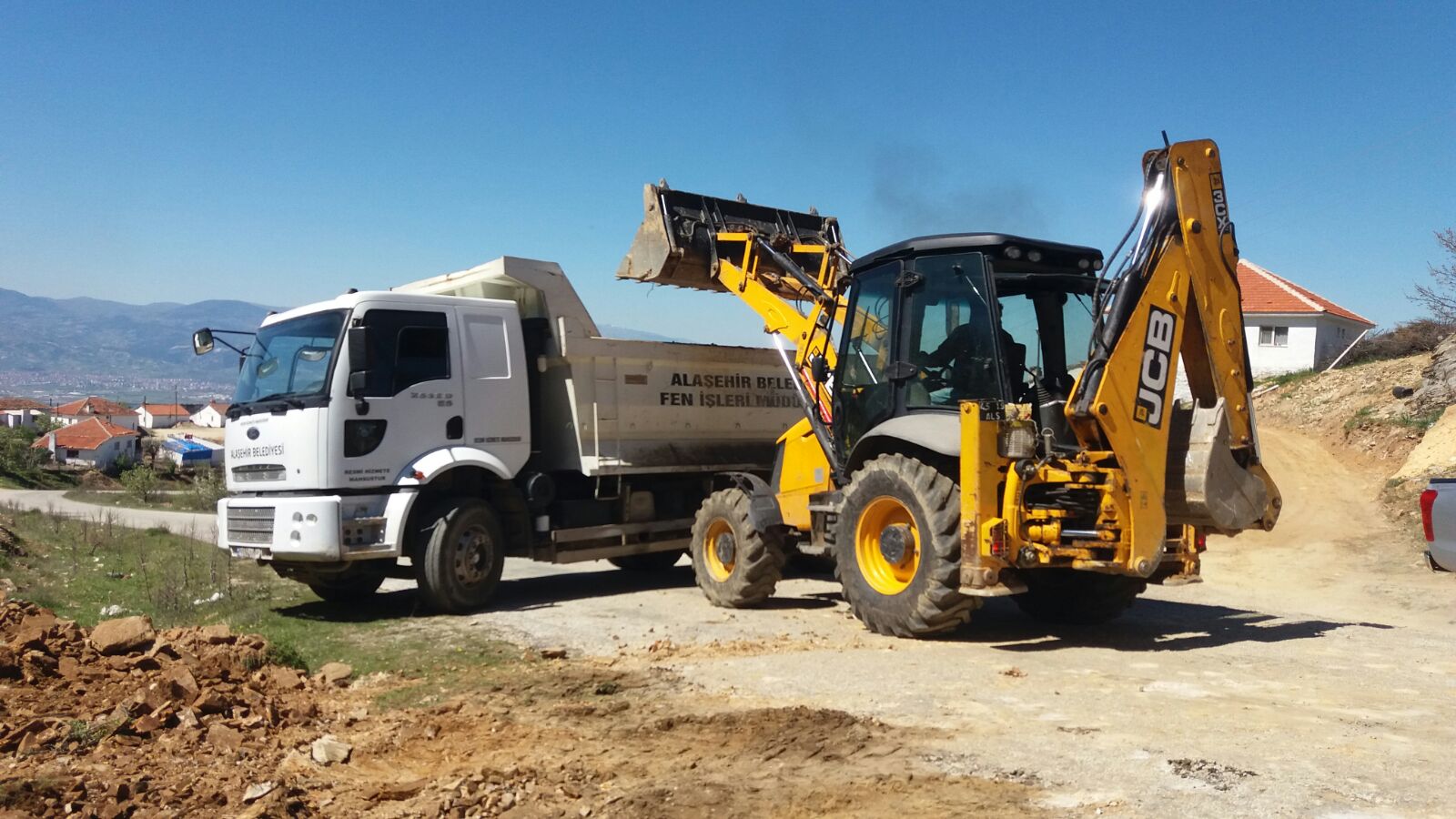 Serinyayla ve Kurtuluş Mahallelerinde Yol Çalışması Devam Ediyor
