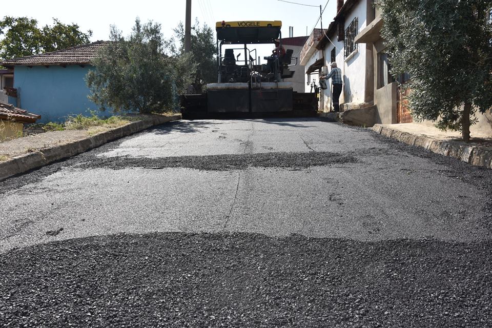 ŞEYH SİNAN  MAHALLESİNDE SICAK ASFALT ÇALIŞMALARIMIZ DEVAM EDİYOR
