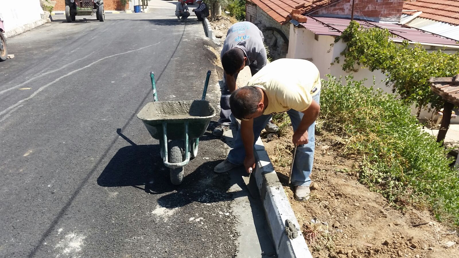 Şeyhsinan Mahallesinde Kaldırımlar Yeniden  Düzenleniyor