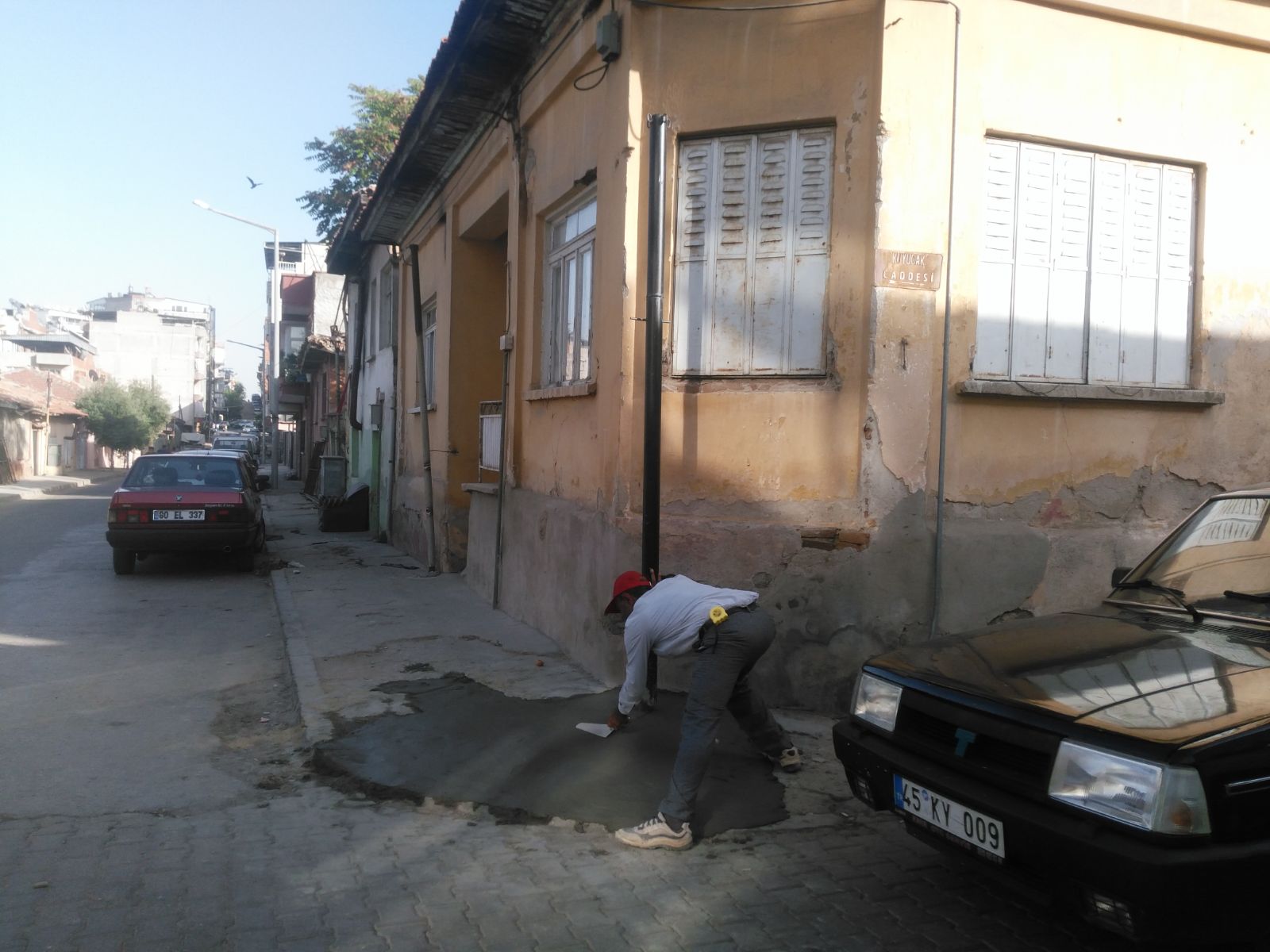 Soğuksu Mahallesinde Zarar Gören Direkler  Değişti
