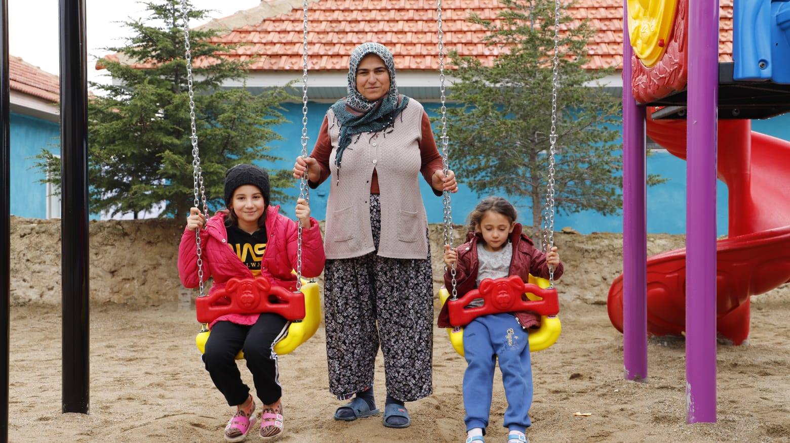 Söz Verdik Yapıyoruz Sırayla oyun grubu eksik olan merkez ve kırsal mahallelerimize yeni nesil oyun grupları montajlarımız devam ediyor.