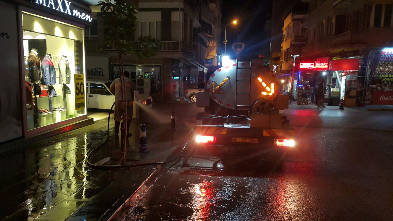 Temizlik İşleri Yıkama Çalışmalarına Devam Ediyor