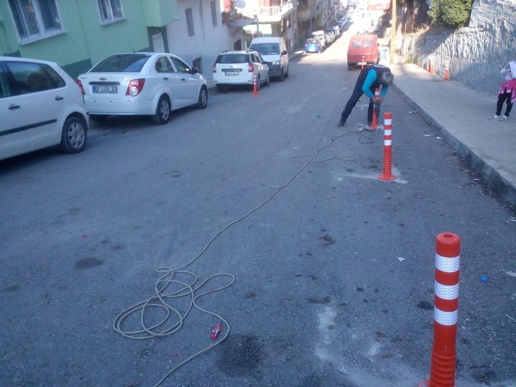 Trafik İşaret Delinatör Montajları Tamamlanıyor