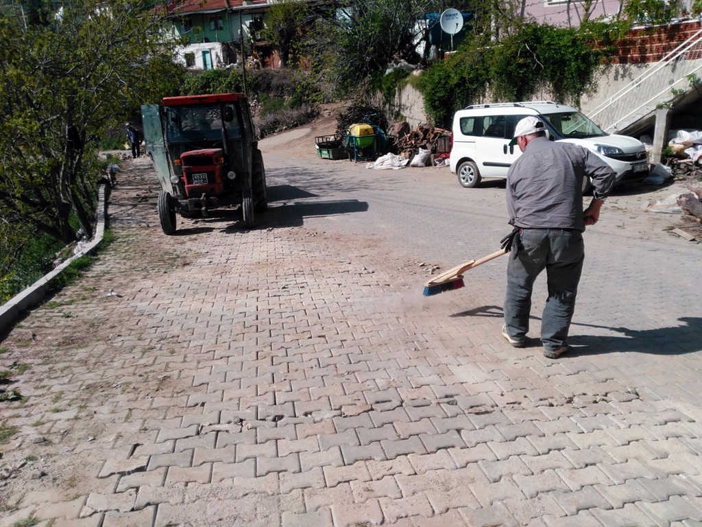 Uluderbent Mahallesinde Kilit Parke Taşı Yapılıyor