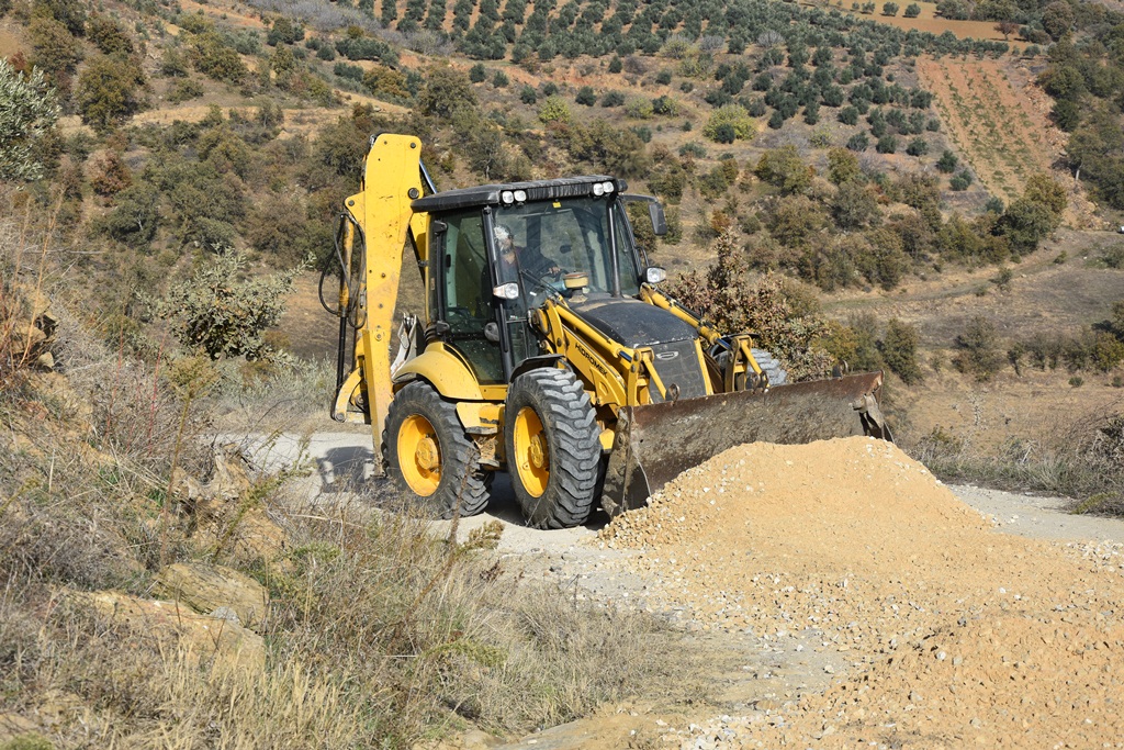 Uluderbent Mahallesinde Yol Düzenleme Çalışmaları Devam Ediyor