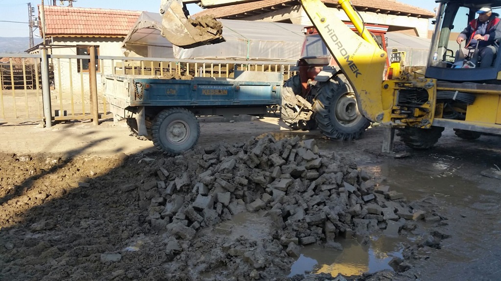 Yeni Mahalle,Baklacı ve Akarca Mahallelerimizde Çalışmalar Devam Ediyor