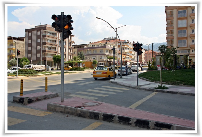 Trafik İşaret ve Levhaları Takılıyor