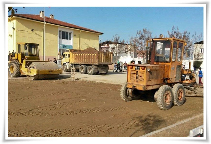 Hacı Kelepir İlkÖğretim Okulunda Futbol Sahası Düzenlemesi