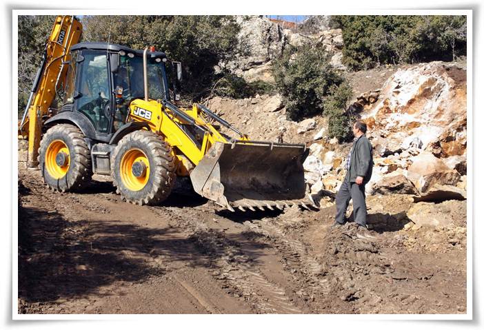 Azıtepe Mahallesinde Yol Genişletme Çalışmaları