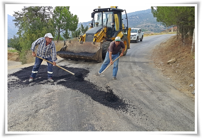 Uluderbent Mahallesinde Yol Bakım Çalışmaları