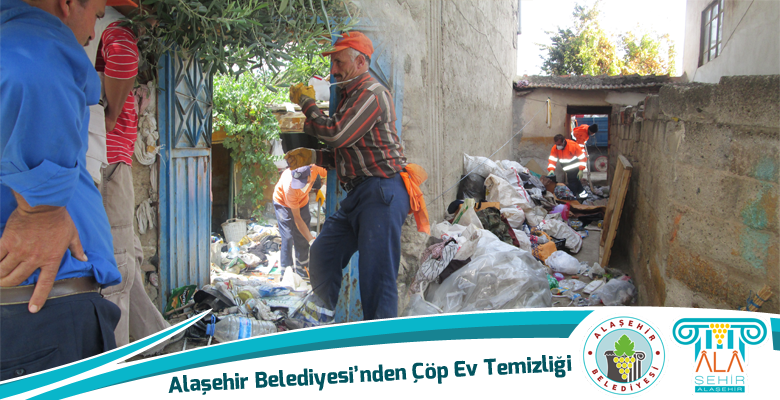 Alaşehir Belediyesi'nden Çöp Ev Temizliği