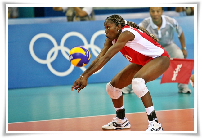 Desiree GLOD (VEN) receives