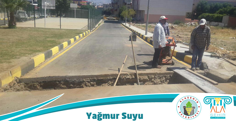 DUTLU PARKA YAĞMUR SUYU IZGARASI