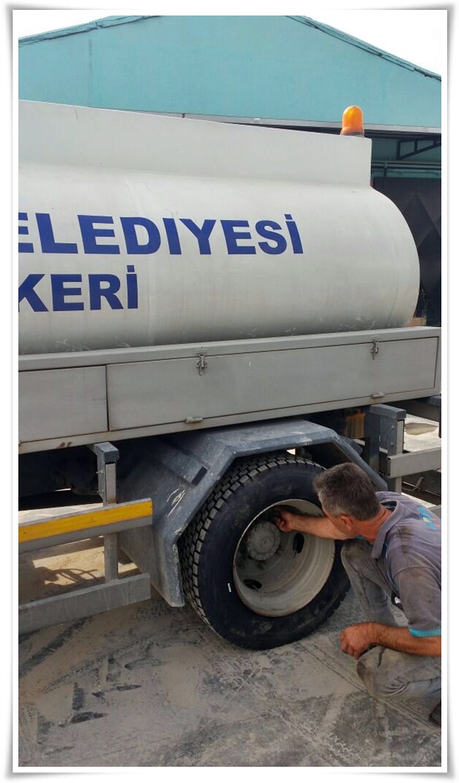 kendi_sokugunu_dikiyor (5)