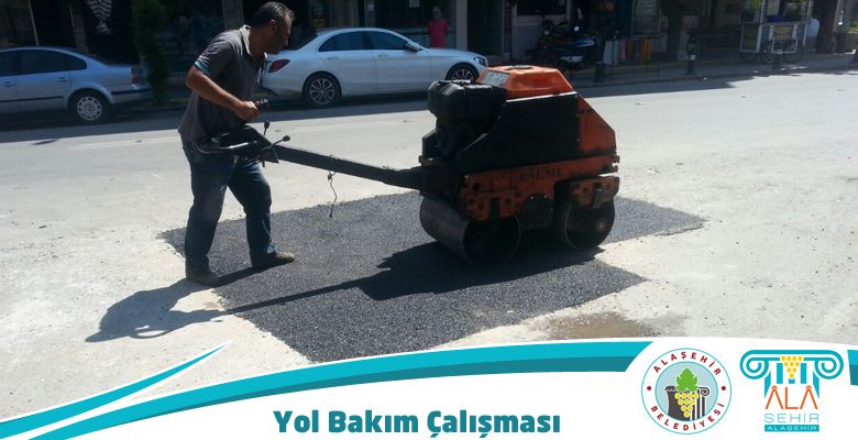 ŞEHİR MERKEZİNDE YOL BAKIM ÇALIŞMALARI DEVAM EDİYOR