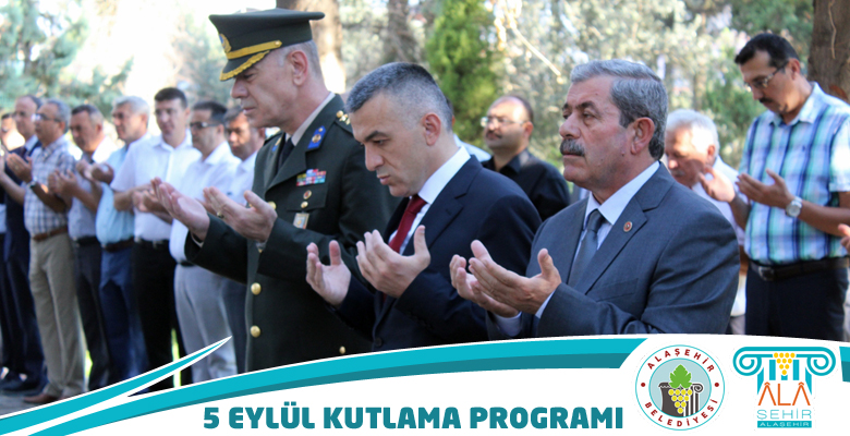 5 EYLÜL KUTLAMA PROGRAMI ŞEHİTLİKTE YAPILDI