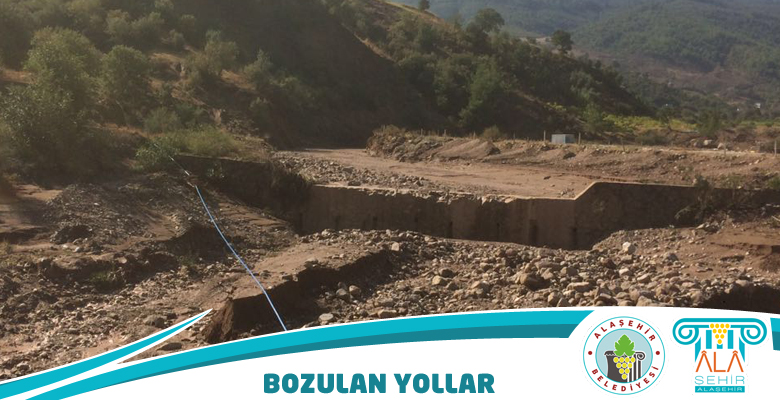 SON YAĞIŞLARLA YOLLARI BOZULAN KARACALAR MAHALLESİNE GREYDERLE TRAŞ