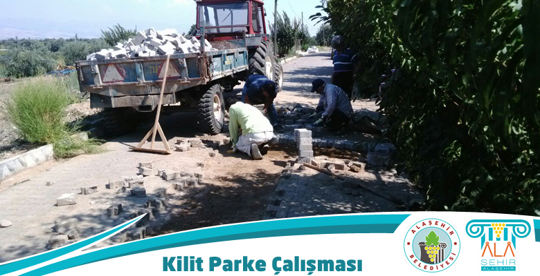 KAVAKLIDERE’DE KİLİTLİ PARKE ÇALIŞMALARI DEVAM EDİYOR
