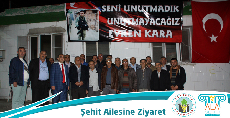 SALİHLİ BELEDİYESİ MECLİS ÜYELERİ ŞEHİT AİLESİNİ ZİYARET ETTİ