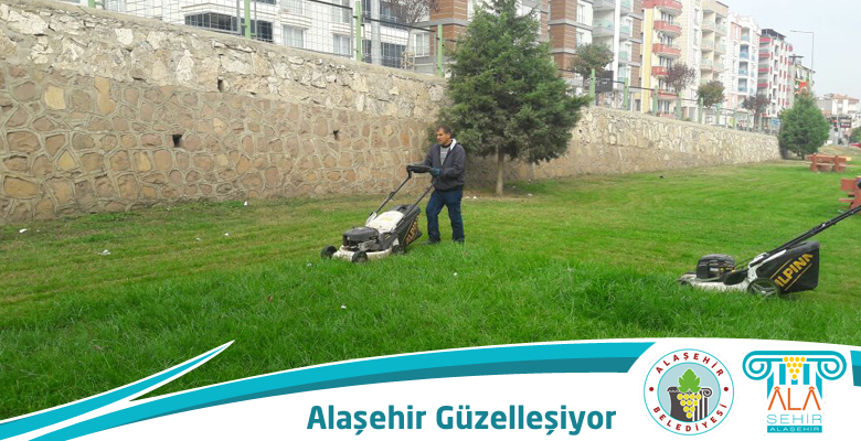 PARK VE BAHÇELER ÇALIŞIYOR ALAŞEHİR GÜZELLEŞİYOR