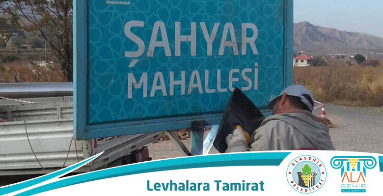 FIRTINANIN DEVİRDİĞİ LEVHALAR YENİDEN DİKİLDİ