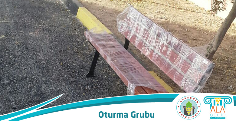 EMİNE ELEM KAYACIK OKUL BAHÇESİNE OTURMA GURUPLARI İLE DONATTI