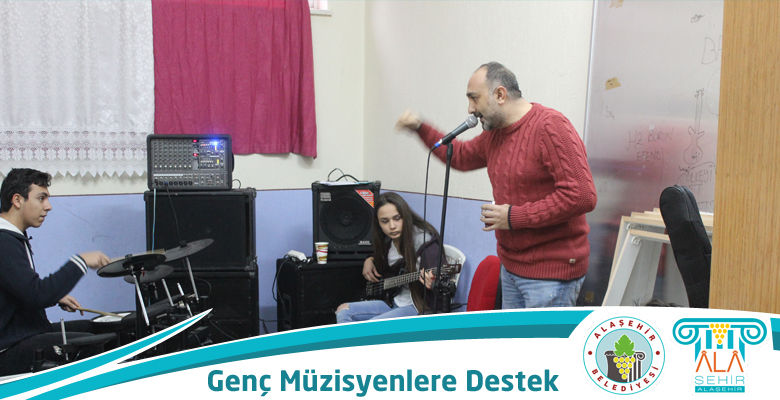 BAŞKAN KARAÇOBAN GENÇ MÜZİSYENLERİ TAM DESTEK