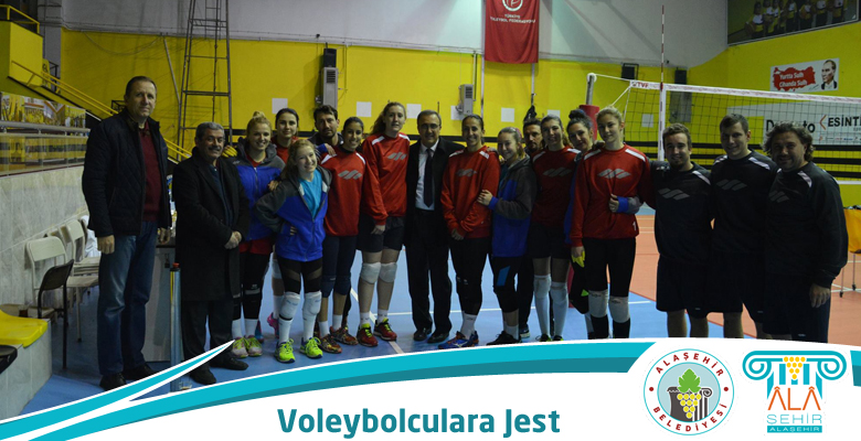 KARAÇOBAN’DAN VOLEYBOLCULARA JEST